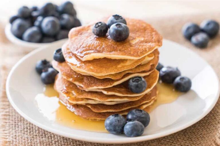 Pancakes Υψηλής Πρωτεΐνης με Βατόμουρα | Χωρίς Ζάχαρη & Χωρίς Γλουτένη